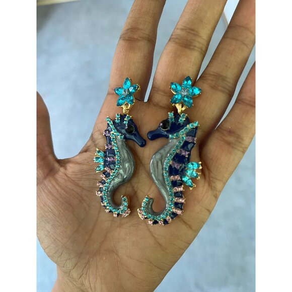 Sea horse earrings , blue earrings , dark blue earrings - Picture 4 of 8